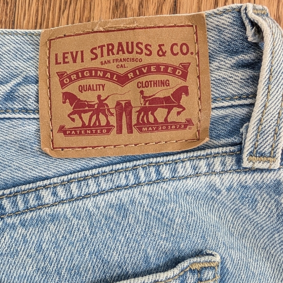 Women's Levi's Light Wash Men's Straight Leg Jeans - Picture 4 of 5